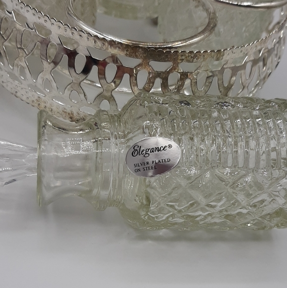 Vintage Elegance Silver Plated Cruet Salt and Pepper Set in Caddy Tableware - Picture 4 of 5